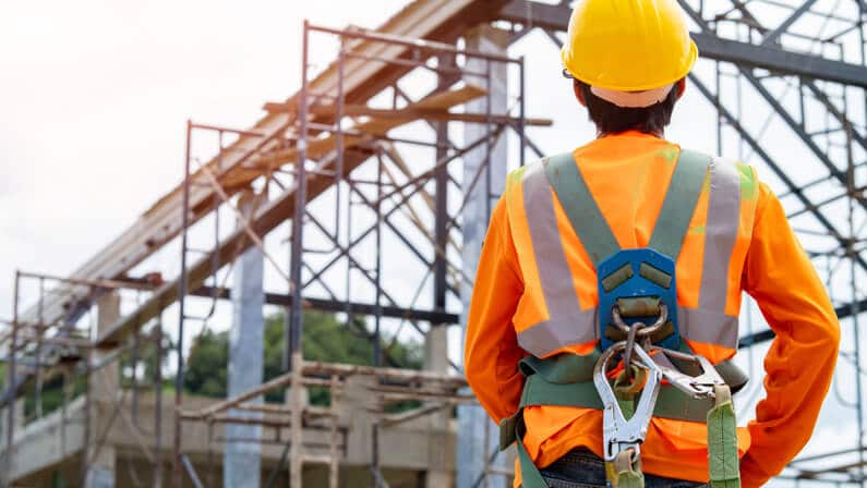 construction worker preparing to use the scaffold