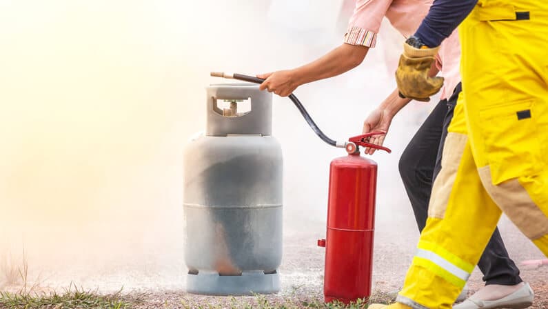 fire fighting training using fire extinguisher